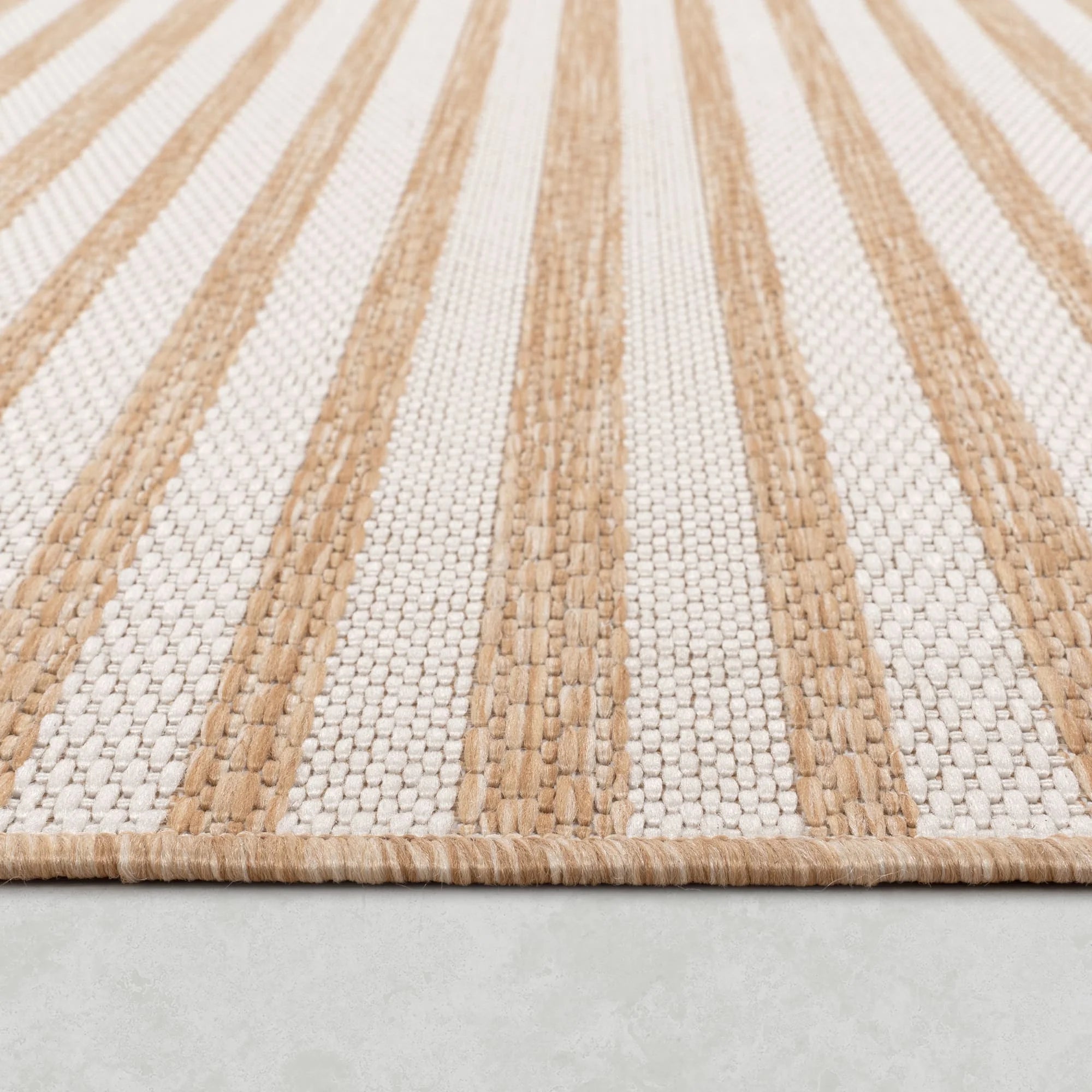 Modern In- & Outdoor Rug with Minimalistic Line Pattern